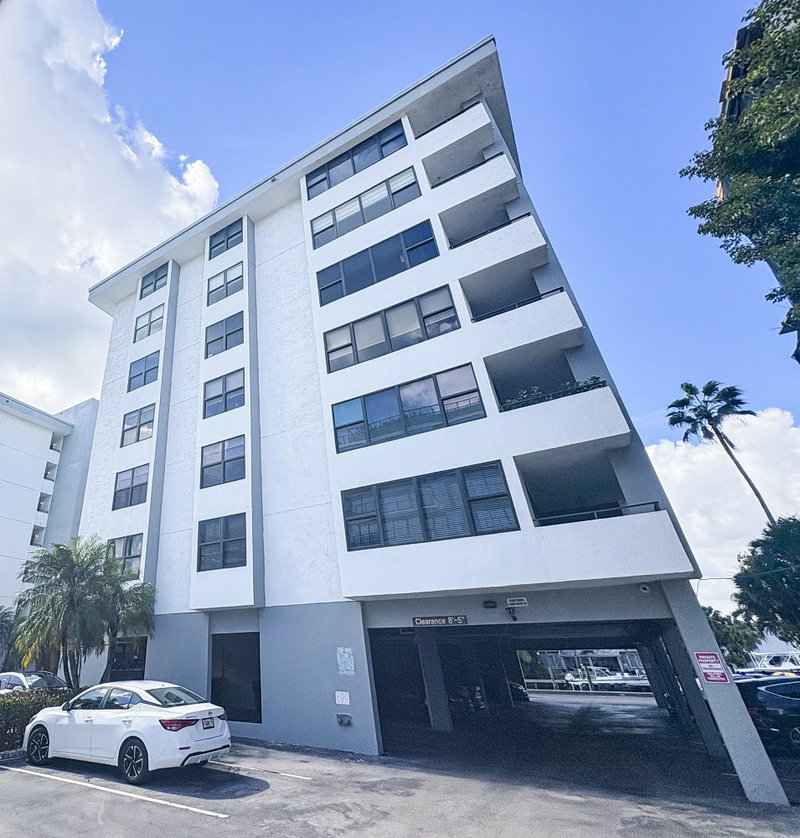Bay Harbor Island Manor Condo main photo
